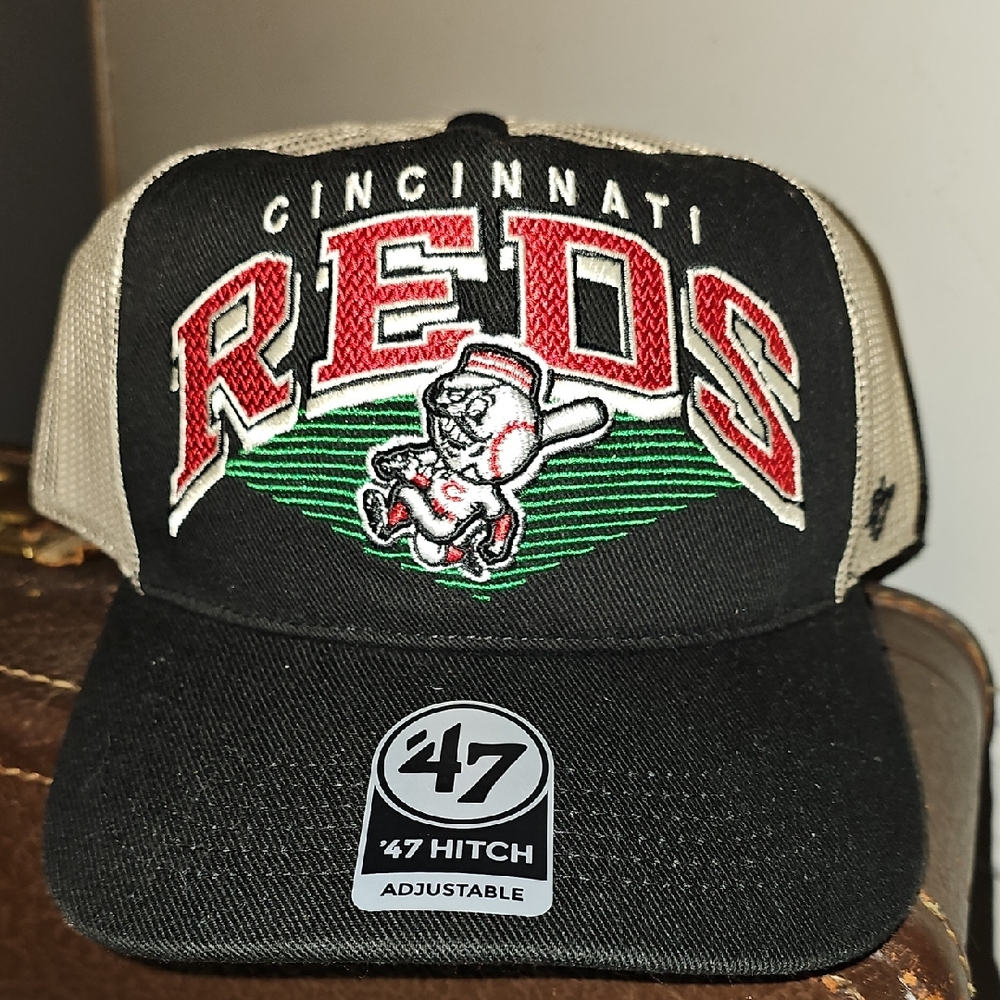 47 Cincinnati Reds Black & Cream Trucker Hat with Red and Green Embroidery